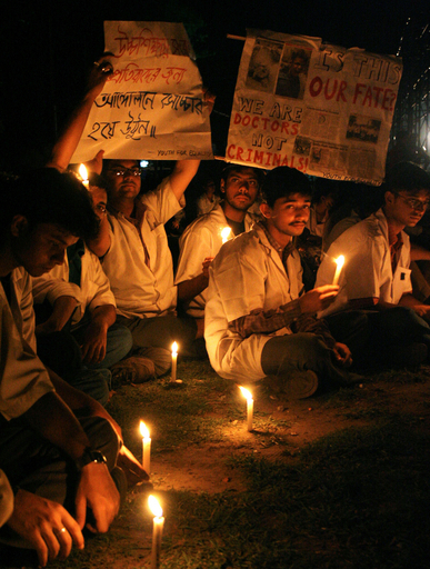 貧困層優遇の「優先入学枠」抗議デモ続く - インド