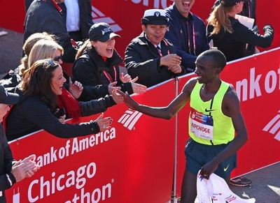 男女ともケニア勢が連覇、シカゴ・マラソン