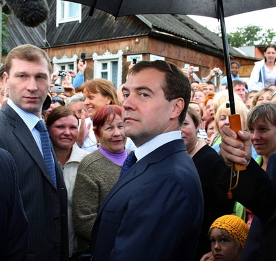 わずか9％が「権力はメドベージェフ大統領に」、ロシア