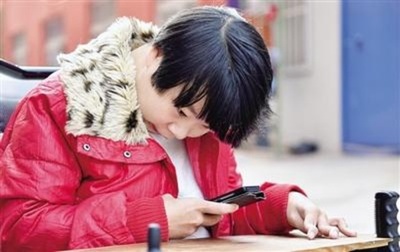 脳性まひの子が携帯電話につづった養親への「手紙」　中国・河南