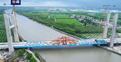 中国初の高速鉄道と普通鉄道4線路並行斜張橋 順調に合体