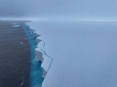 世界最大の氷山「A23a」が再分裂 面積が一度に約20%減少