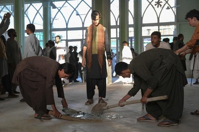 アフガン南部モスク自爆攻撃、IS分派が犯行声明