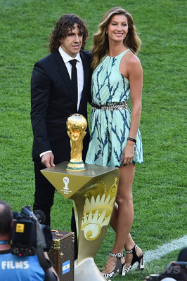 ジゼル・ブンチェン、W杯ブラジル大会最後を飾ったドレスとは? ジゼル・ブンチェン、W杯ブラジル大会最後を飾ったドレスとは?