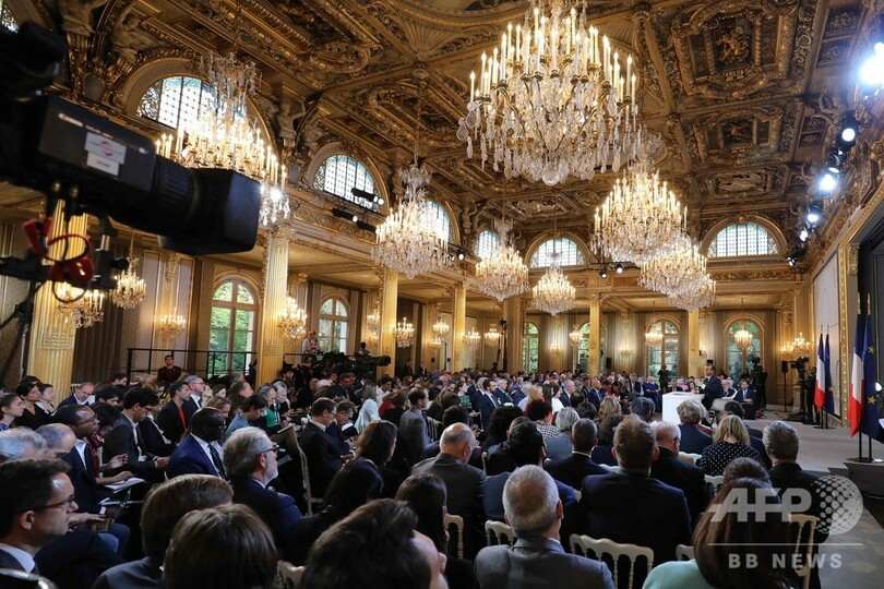 仏大統領、減税やエリート校閉鎖を表明 黄ベスト運動受け