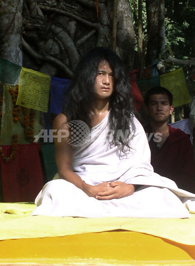 ブッダの生まれ変わり少年 瞑想生活に戻る ネパール 写真1枚 国際ニュース Afpbb News