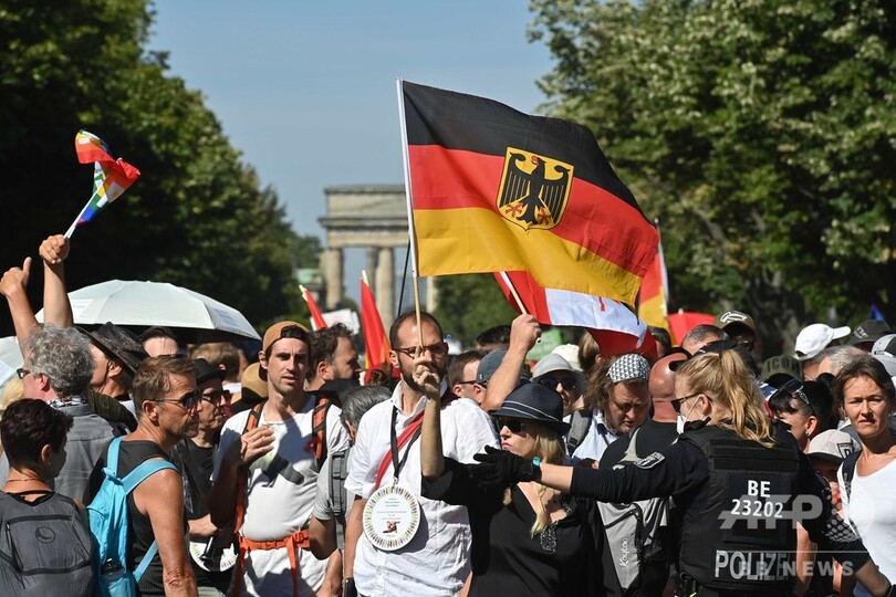 コロナ対策に抗議、デモで警察官約45人負傷 独ベルリン