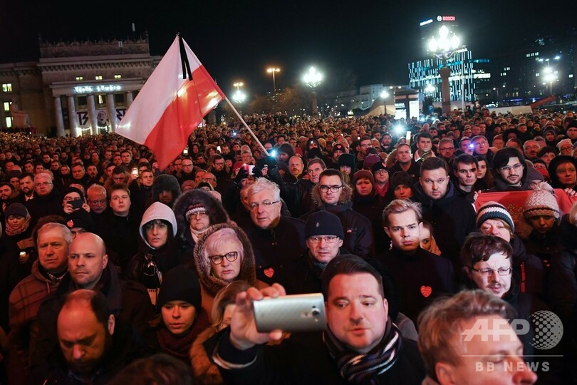 刃物で刺されたポーランド市長が死去 国内に衝撃 数千人が追悼 写真11枚 国際ニュース Afpbb News