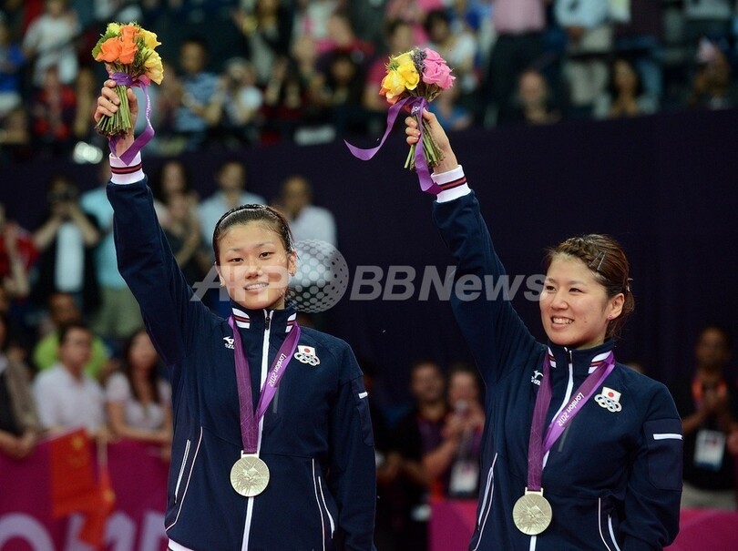 藤井/垣岩組、バドミントン女子ダブルスで銀メダル