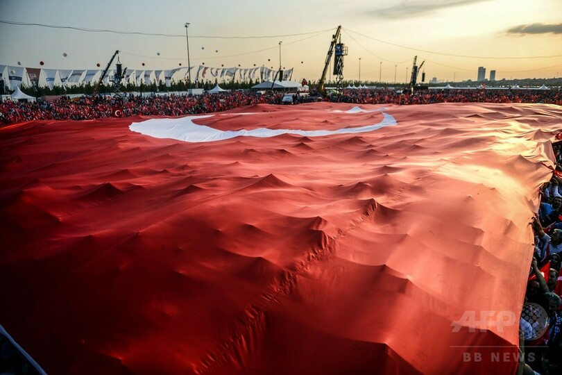 トルコで「反テロ」集会、大統領支持派ら10万人参加 