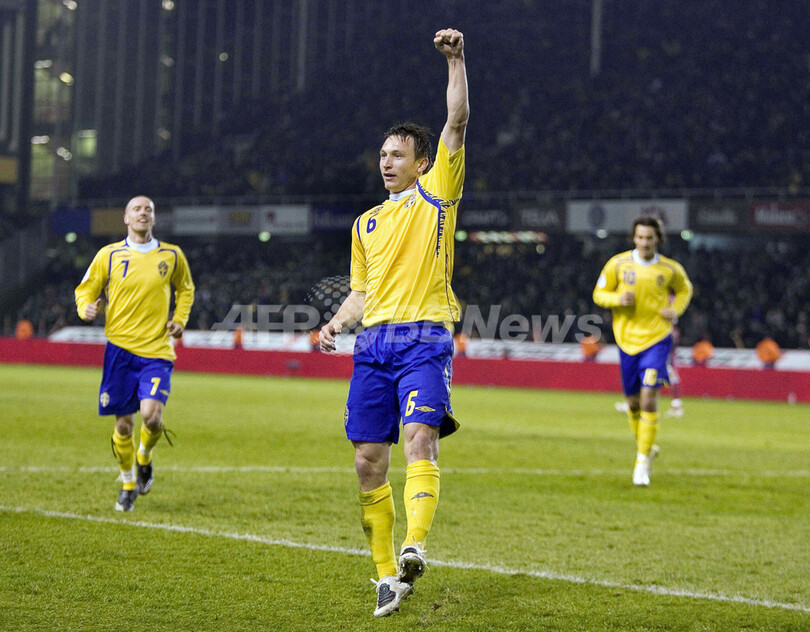 国際ニュース：AFPBB News＜サッカー 欧州選手権2008・予選＞スウェーデン 最終戦に勝利し本大会出場を決める