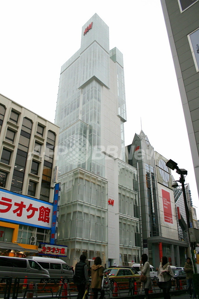 H＆Mが原宿に2号店、「コム デ ギャルソン」コラボ求め2000人行列