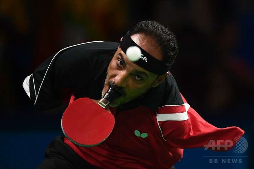 両腕のないエジプトの卓球選手、離れ業でリオ・パラリンピックを席巻