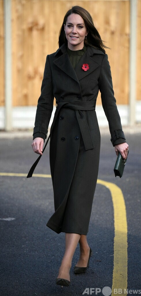 キャサリン妃、育児支援施設を訪問