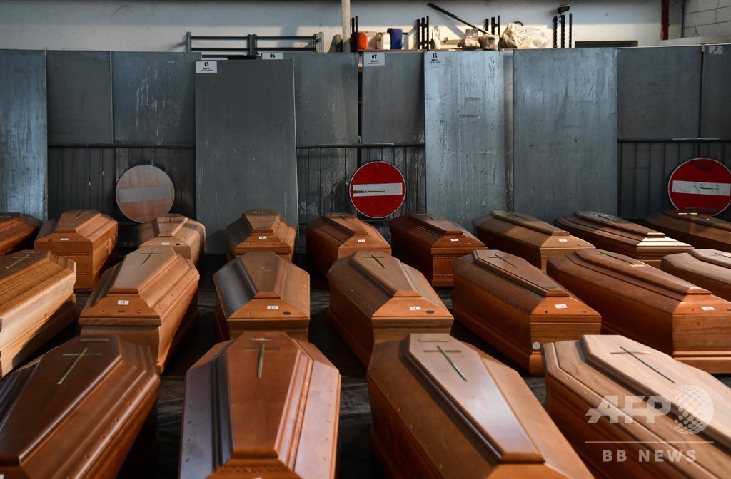 イタリアの死者8000人超える、火葬追い付かず 新型コロナ 写真15枚 国際ニュース：AFPBB News