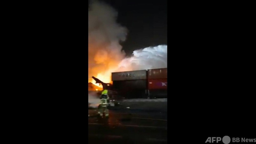 動画：ドバイ主要港で爆発・火災 けが人なし