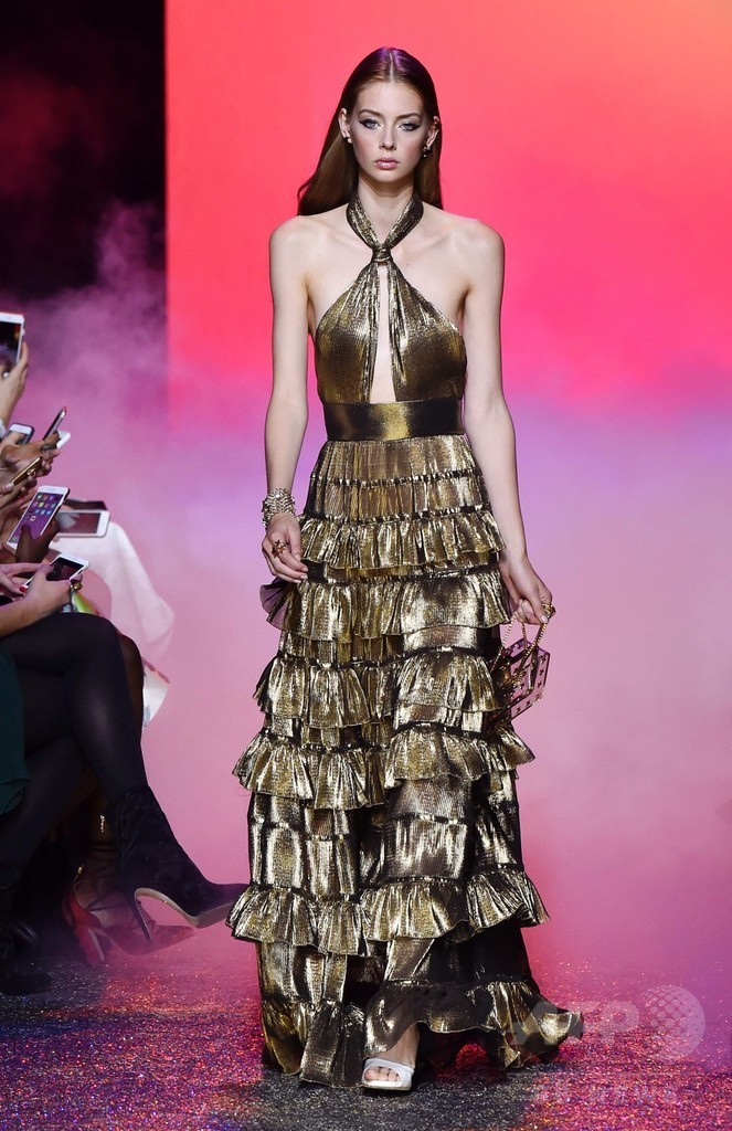 「エリー・サーブ」17年春夏