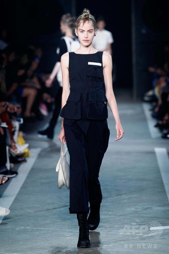 ドットとレイヤードでポップに、「マーク BY マーク ジェイコブス」15年春夏