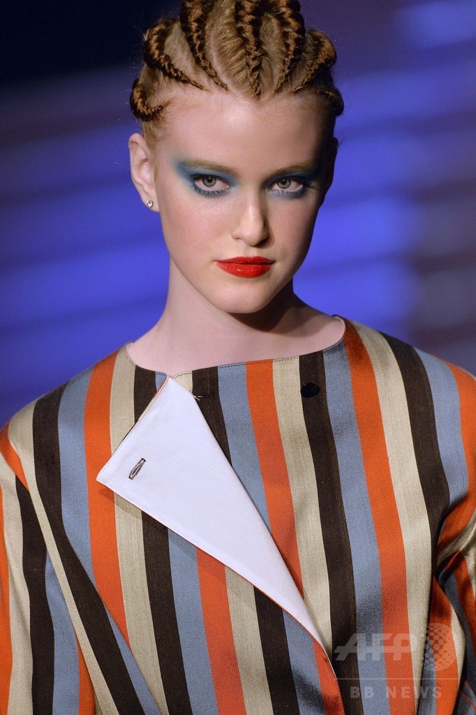 ラストショーはミスコン風の演出、「ジャンポール・ゴルチエ」15年春夏