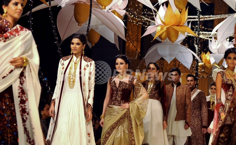  ＜インド・ブライダル・ファッション・ウィーク 2013＞ロヒット・バル