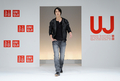 都内で開催された「ユニクロ（UNIQLO）」のジーンズブランド「UJ（ユージェー）」発表会見にて。「UJ」のデニムを着用したモデルたち（2010年2月17日撮影）。(c)AFP/ Toru YAMANAKA