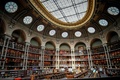 改修を終えた仏パリのフランス国立図書館が公開した読書室（2022年9月5日撮影）。(c)STEPHANE DE SAKUTIN / AFP