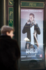 パリ（Paris）市内に張り出された映画『Les Infideles（The Player）』のポスター（2012年2月2日撮影）。(c)AFPBERTRAND LANGLOIS