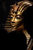 エジプト・カイロの考古学博物館に展示されている古代エジプト王ツタンカーメンの黄金のマスク（2022年11月6日撮影）。(c)Amir MAKAR / AFP
