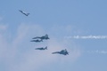 インド・アンバーラ上空を飛行するインド空軍の戦闘機「ラファール」（上）（2020年9月10日撮影）。(c)Prakash SINGH / AFP