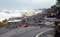 台湾・台東県で、台風22号（アジア名：マンクット）による高波で打ち上げられたがれき。CNA提供（2018年9月15日撮影）。(c)AFP PHOTO / CNA / CNA PHOTO