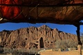 アフガニスタンのバーミヤン渓谷で、タリバンによって2001年に破壊された仏像があった遺跡（2021年3月4日撮影）。(c)WAKIL KOHSAR / AFP