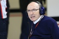 フォーミュラワン（F1、F1世界選手権）の名門ウィリアムズの創設者、フランク・ウィリアムズ氏。11月28日に死去が発表された。79歳。フランク氏が率いた1980年代から1990年代にかけて、ウィリアムズはドライバーズタイトル7回、コンストラクターズタイトル9回を獲得した（2013年5月10日撮影）。(c)ALEXANDER KLEIN/ AFP