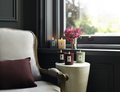 「ジョー マローン（Jo Malone）」と英老舗ペイント＆壁紙メーカー「ファロー＆ボール（FARROW &amp; BALL）」がコラボレーションしたカラード キャンドル。全5色（200g）、各9975円。3月26日から数量限定で展開。(c)Jo Malone