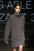 米ニューヨーク市内で発表された「DKNY」15/16年秋冬コレクション（2015年2月14日撮影）。(c)AFP/Getty Images/Neilson Barnard