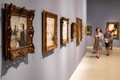 安全な地下の展示室で行われている企画展。イスラエル・テルアビブ美術館で（2024年8月13日撮影）。(c)Oren ZIV / AFP