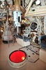 英ゴスポート（Gosport）にある王立海軍潜水艦博物館（Royal Navy Submarine Museum）の港で一般公開された、英海軍のA級潜水艦「アライアンス（HMS Alliance）号」内部の操縦室の様子（2014年4月3日撮影）。(c)AFP/GLYN KIRK