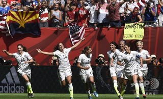 サッカー女子米国代表の提訴に連盟「驚き」、解決へ対話模索 サッカー女子米国代表の提訴に連盟「驚き」、解決へ対話模索