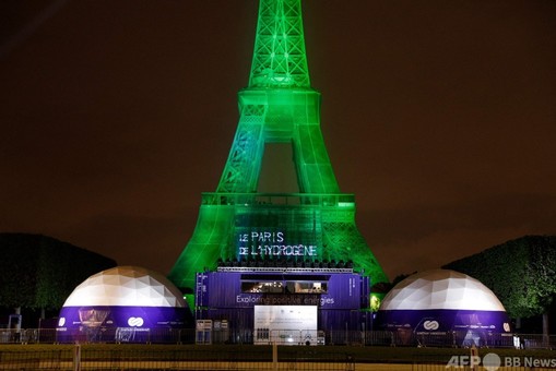 水素エネルギーでライトアップ 仏エッフェル塔 写真10枚 国際ニュース