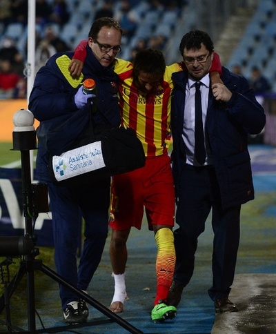 バルセロナのネイマールが右足首を負傷