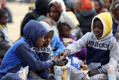 リビアに滞在中の移民、援助必要な子どもは3万6000人 国連