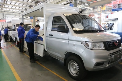 「露店専用車」が取り合い、生産が間に合わない自動車業界 中国