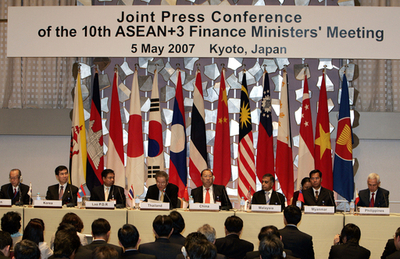ASEANプラス3財務相会議、「緊急支援資金を一元化」に合意 - 京都