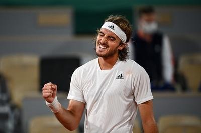 チチパスが全仏OP4強入り メドベは相手MPでアンダーサーブ