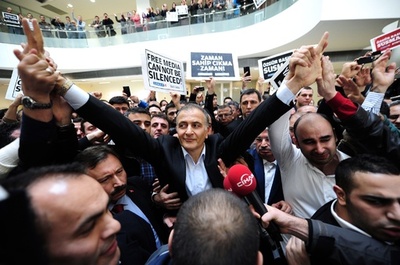 トルコ警察、反エルドアン派の編集長ら27人逮捕
