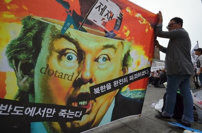 トランプ氏の訪問控えた韓国、警察が反トランプ集会を制限 報道