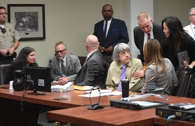 米「恐怖の館」、実子12人監禁虐待の夫婦に終身刑