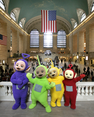 10周年の「テレタビーズ」がグランド・セントラル駅に登場 - 米国