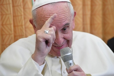 ローマ法王、ジェンダー論を学校で教えるのは「教化」