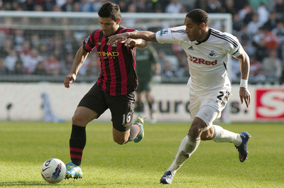 マンUがルーニーの2得点で首位に、シティが2位に