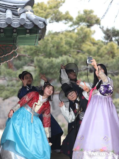 4大宮殿のウェディング写真、事前許可なしで撮影可能に – KOREA WAVE